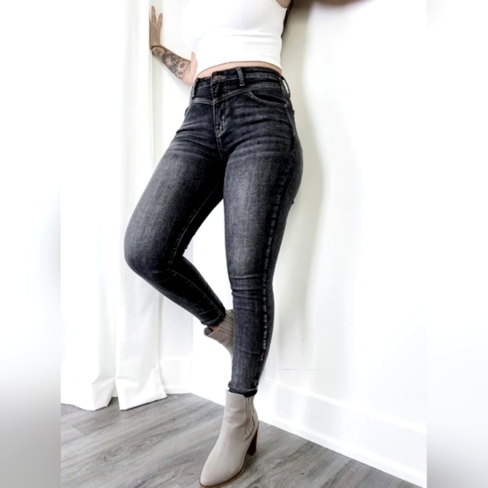 Judy Blue Vintage Black Yoke skinny Jeans 15/32